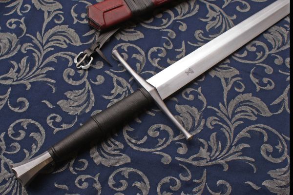 Valiant Armoury Craftsman Series - The Regal Sword with Scabbard